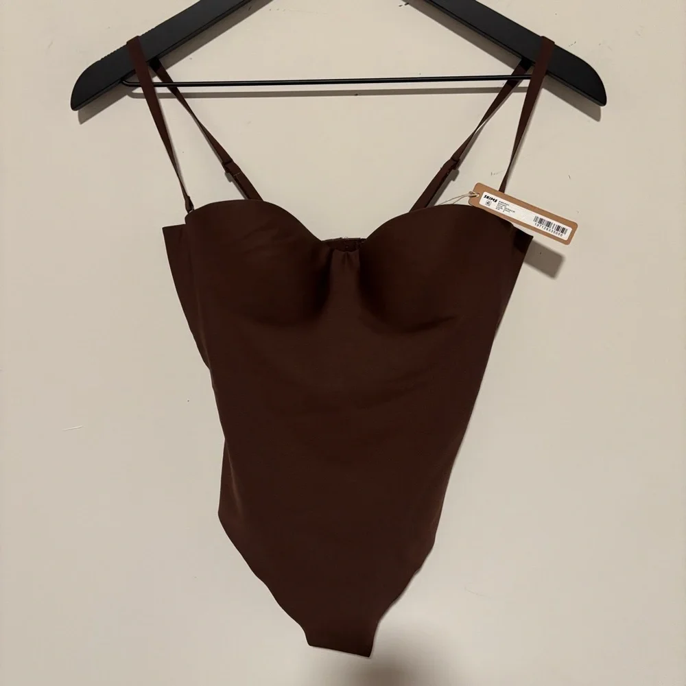 SKIMS BODY CONTOUR LIFT UNDERWIRE THONG BODYSUIT SIZE S SMALL COCOA NWT NEW - Picture 6 of 10